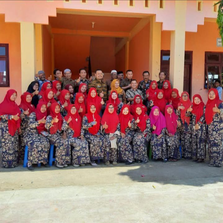 Guru SMAN 2 Dewantara